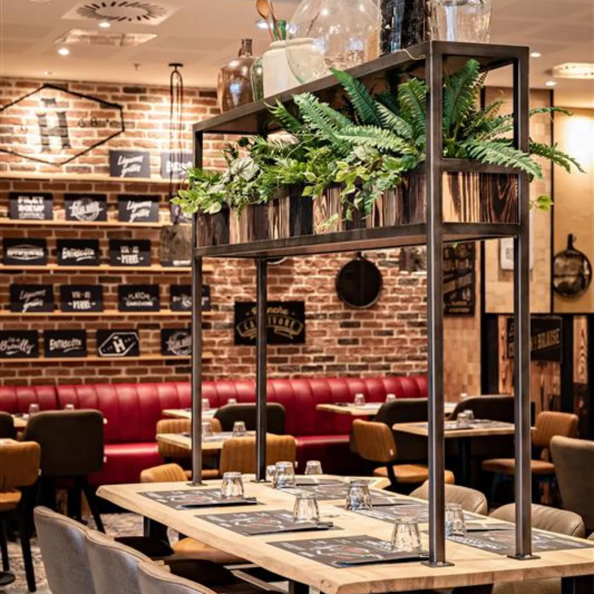 Photo de l'ambiance et des viandes braisées du restaurant Hippopotamus