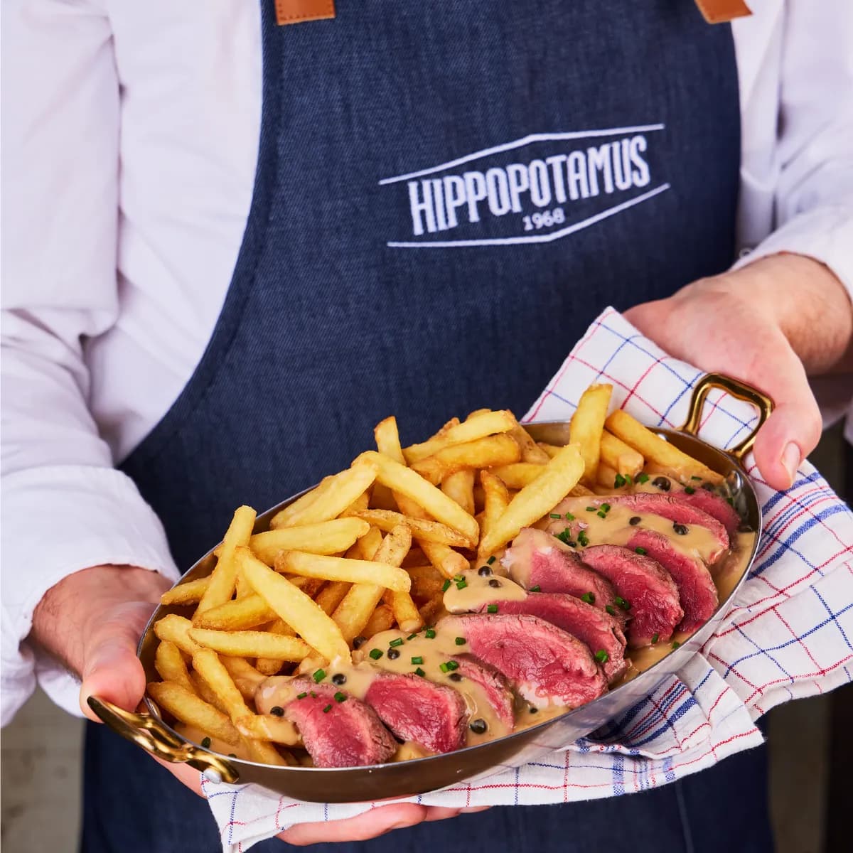 Photo de l'ambiance et des viandes braisées du restaurant Hippopotamus